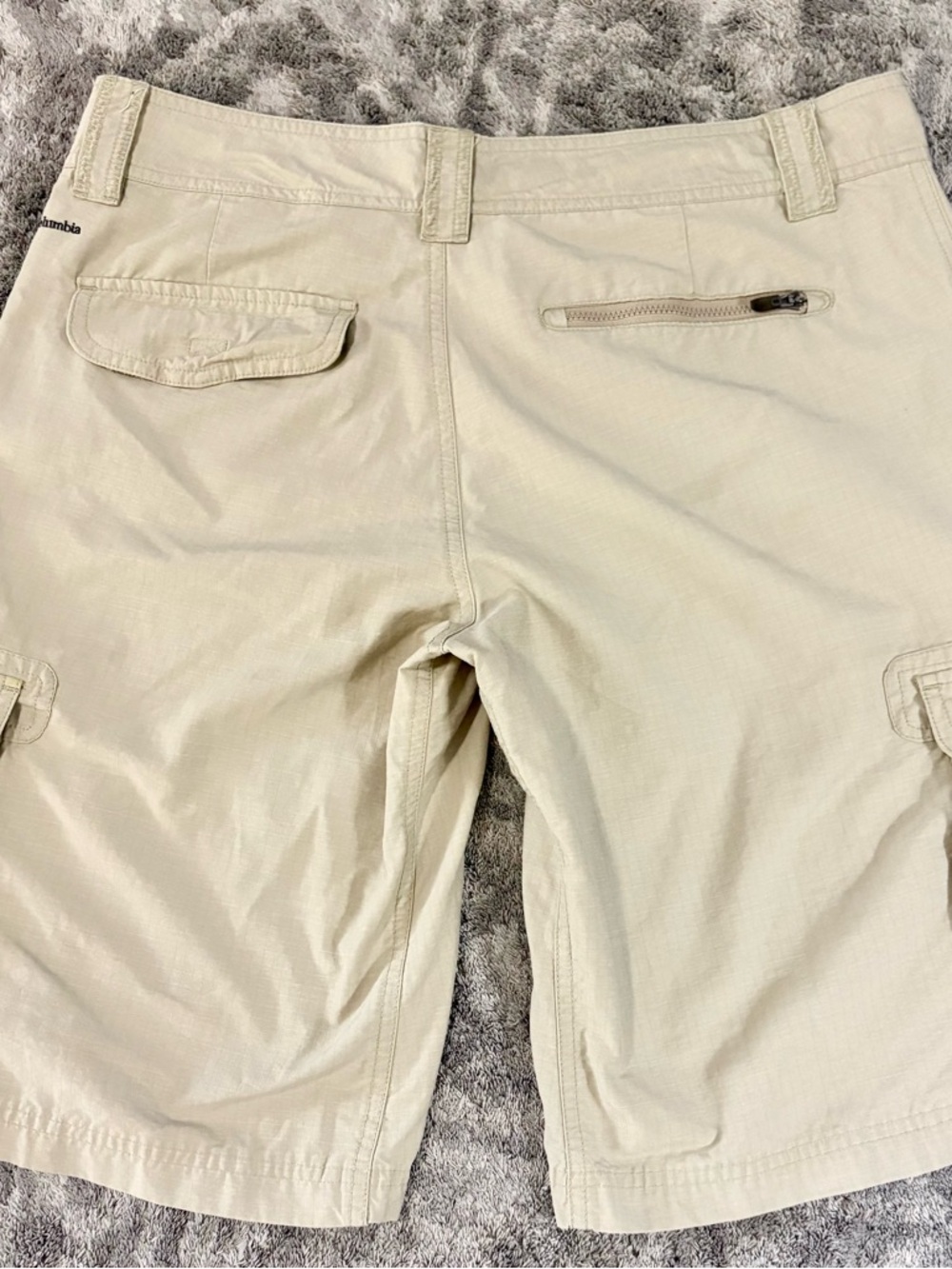 Columbia Women’s Cargo Shorts - Beige Casual Utility - Picture 2 of 4